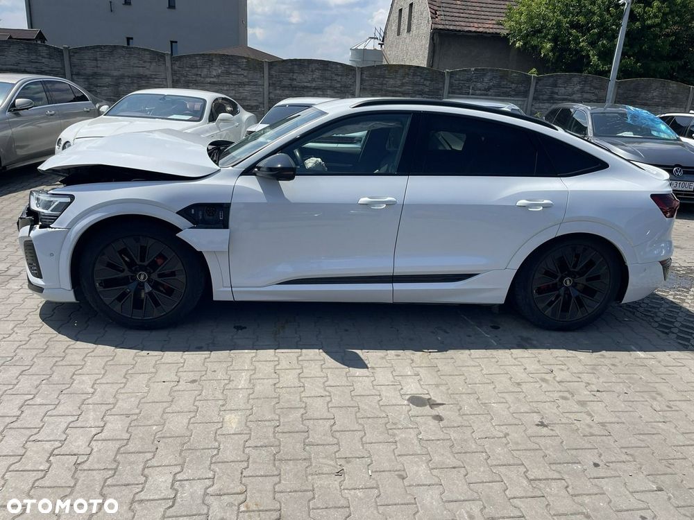 Audi Q8 Sportback e-tron - 3