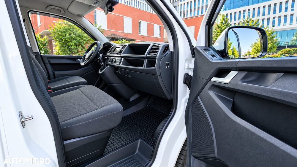 Volkswagen Caravelle - 9