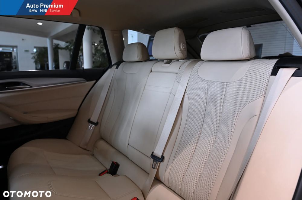 BMW Seria 5 518d - 17