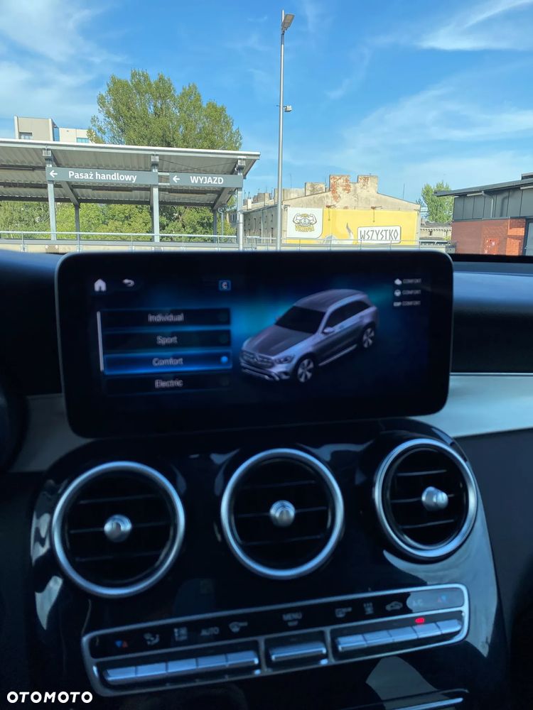 Mercedes-Benz GLC 300 e 4-Matic - 25