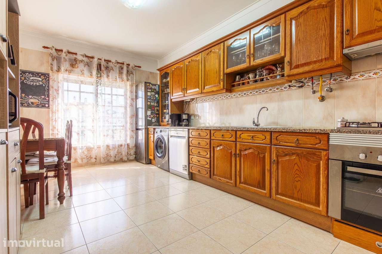 Brejos de Azeitão/ Brejoeira - Apartamento de 4 assoalhadas com varand - Grande imagem: 5/20