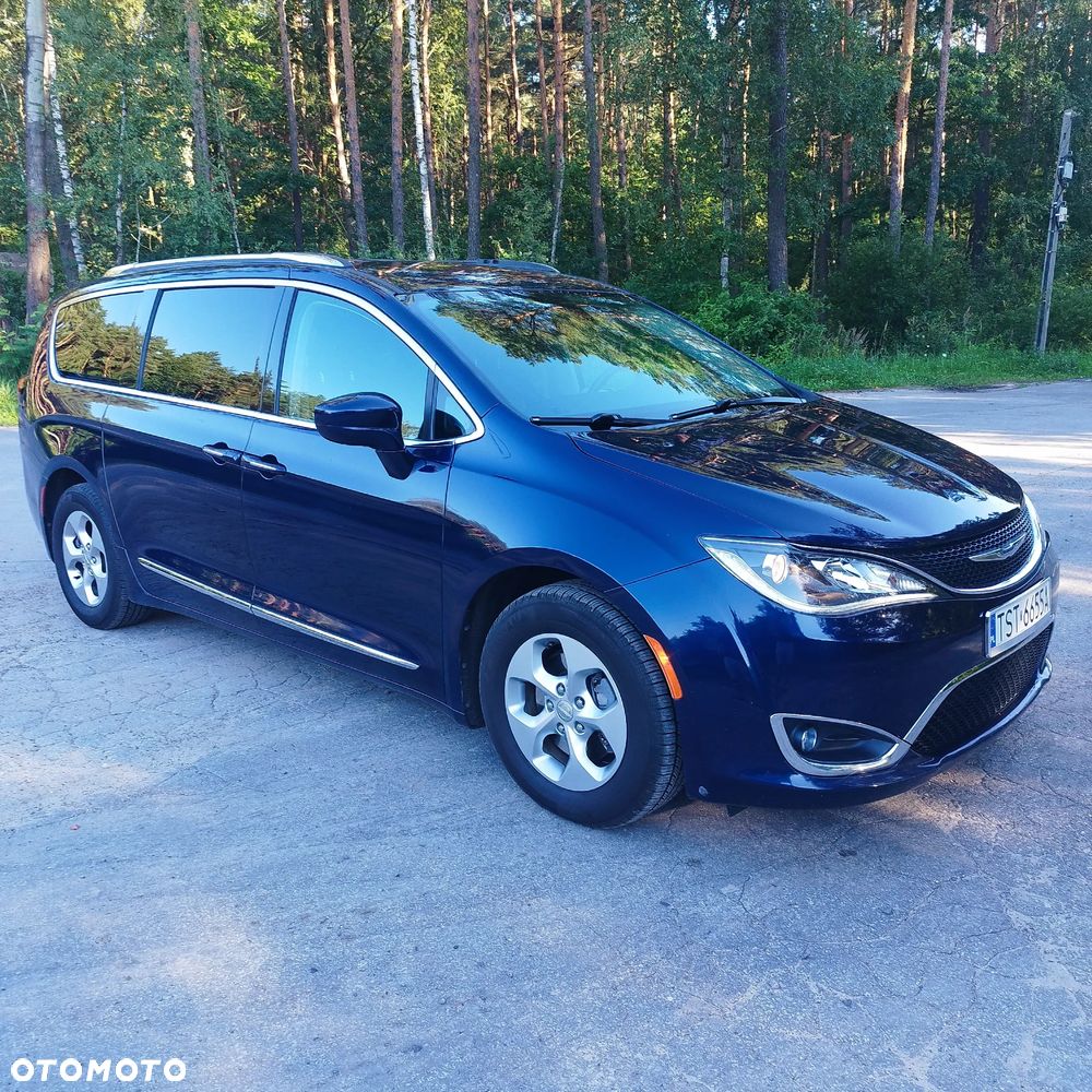 Chrysler Pacifica - 1
