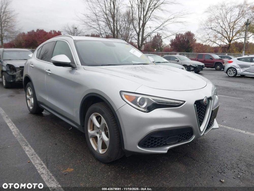 Alfa Romeo Stelvio - 1