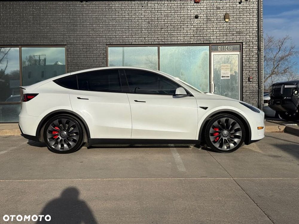Tesla Model Y Performance Dual Motor AWD - 2