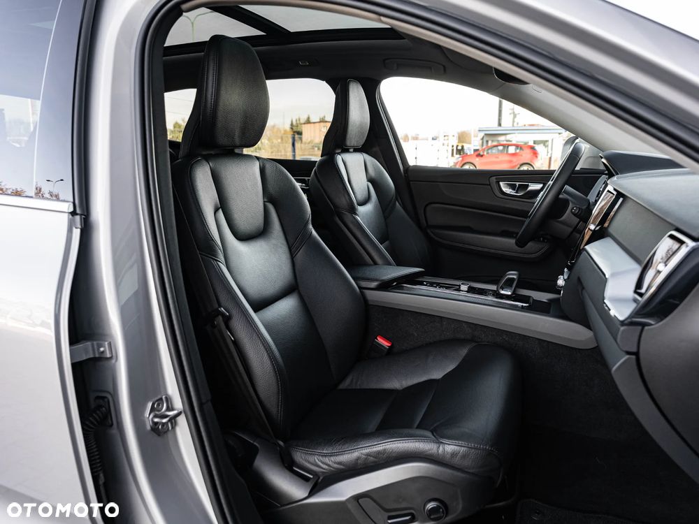 Volvo XC 60 B4 D Geartronic Momentum Pro - 25