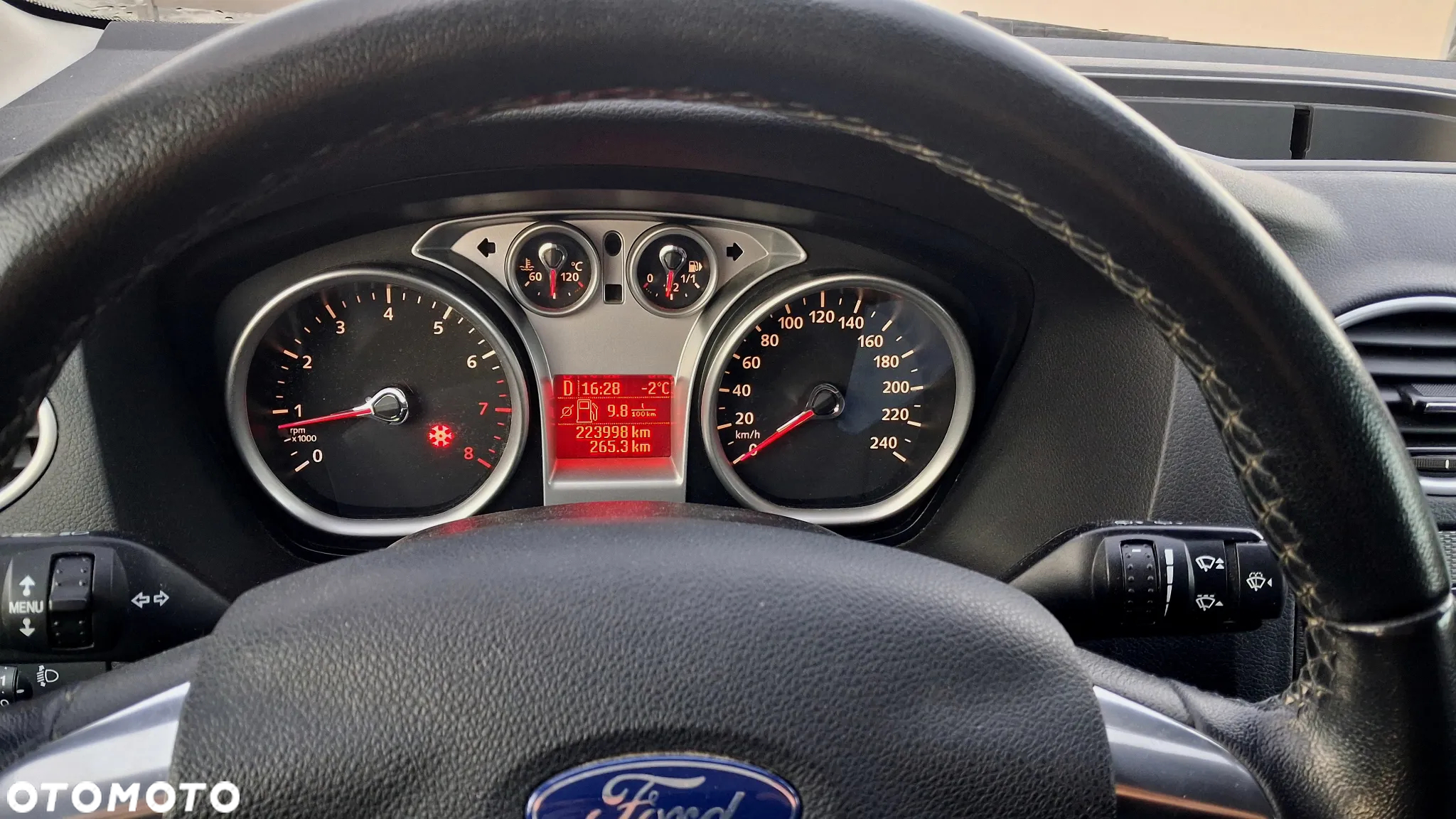 Ford Focus 1.6 Ghia - 12