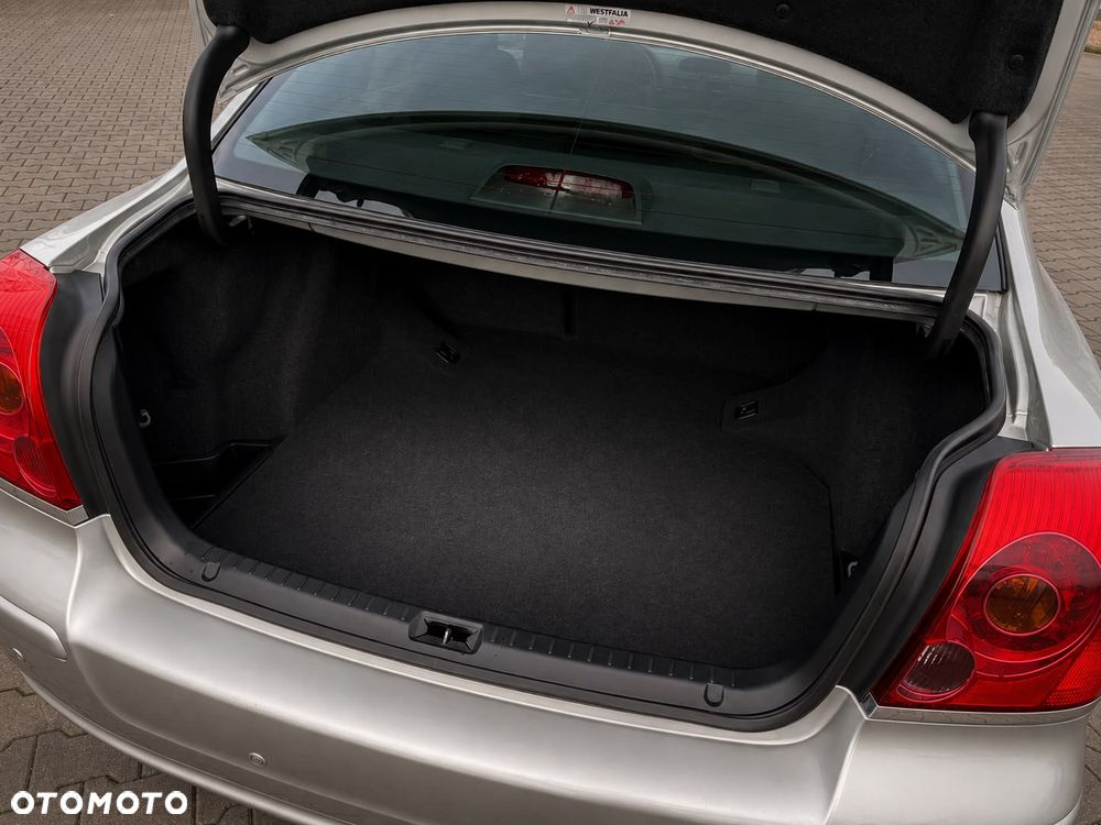 Toyota Avensis 2.0 VVT-i Prestige - 16
