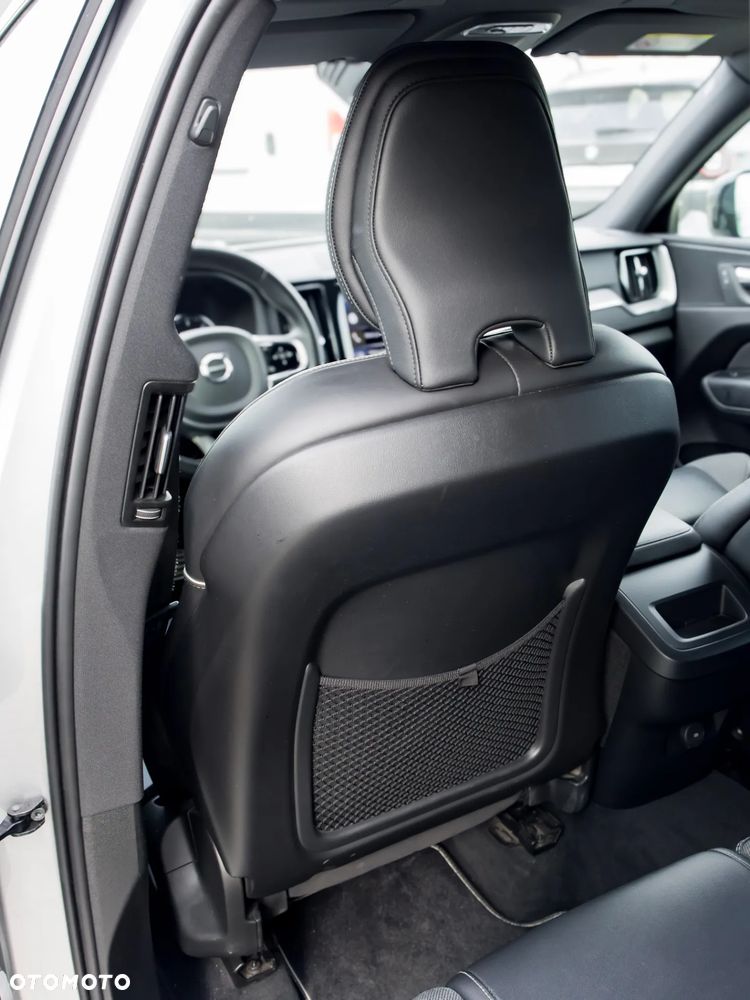 Volvo XC 60 B4 D AWD R-Design - 26