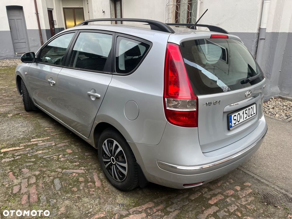 Hyundai i30 1.6 CRDi Classic + - 6