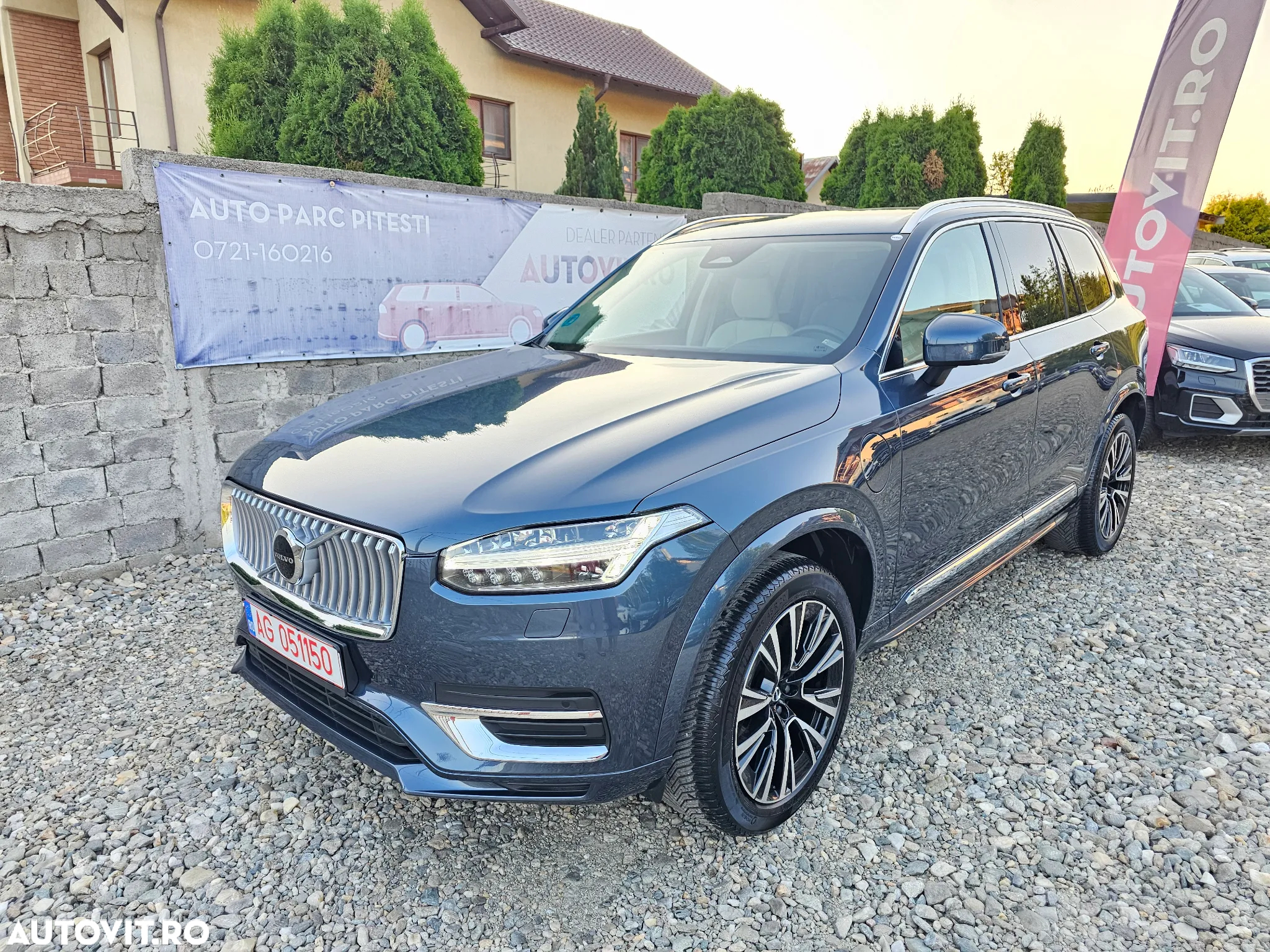 Volvo XC 90 T8 AWD Plug-in Hybrid Plus Dark - 12