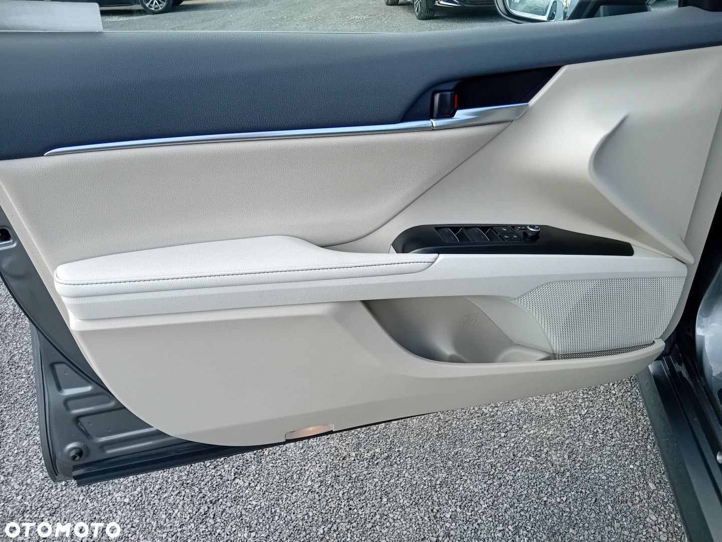 Toyota Camry 2.5 Hybrid Executive CVT - 24