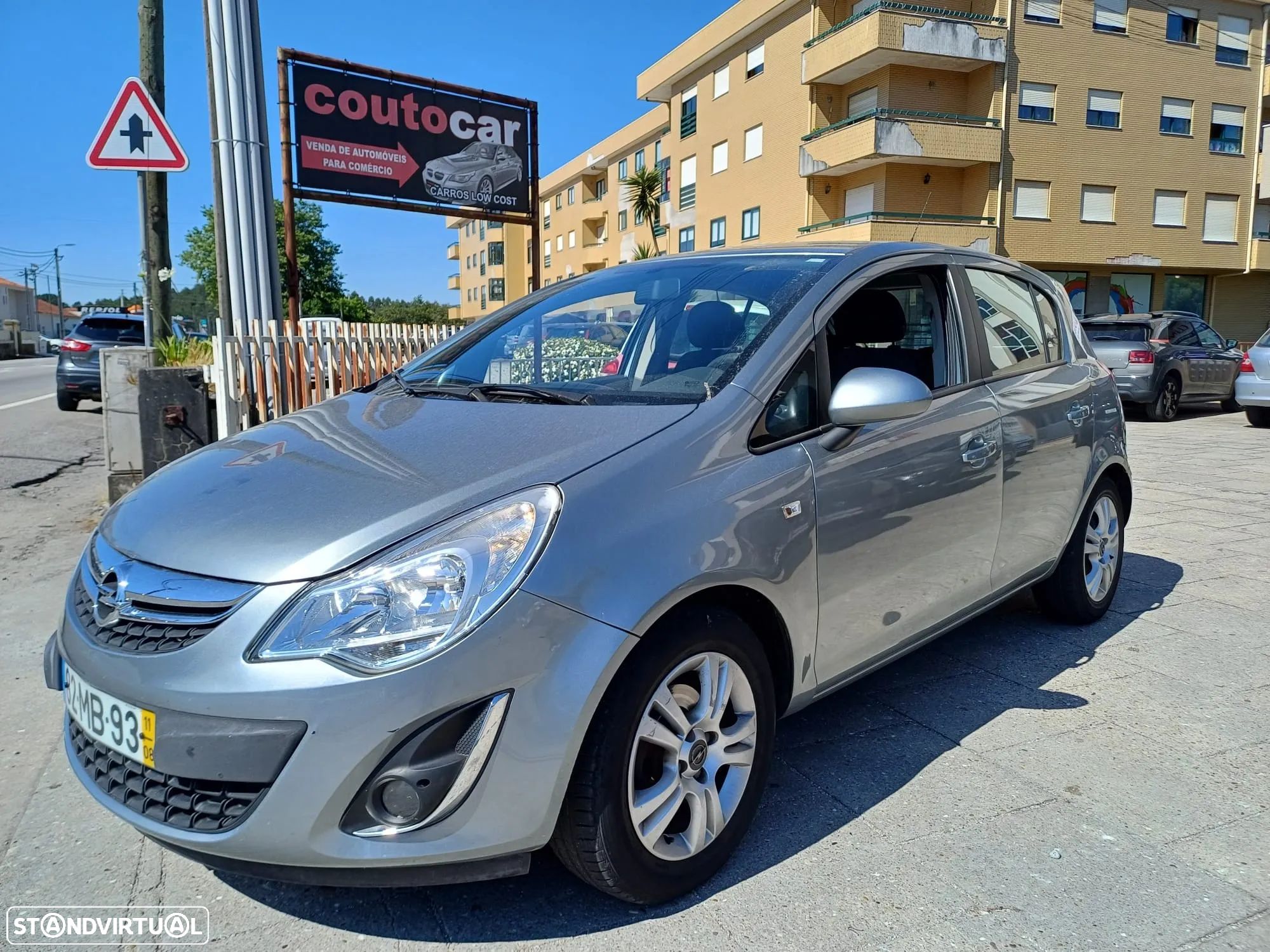 Opel Corsa 1.2 Cosmo - 1