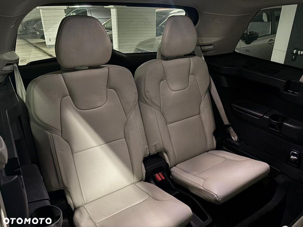 Volvo XC 90 - 22