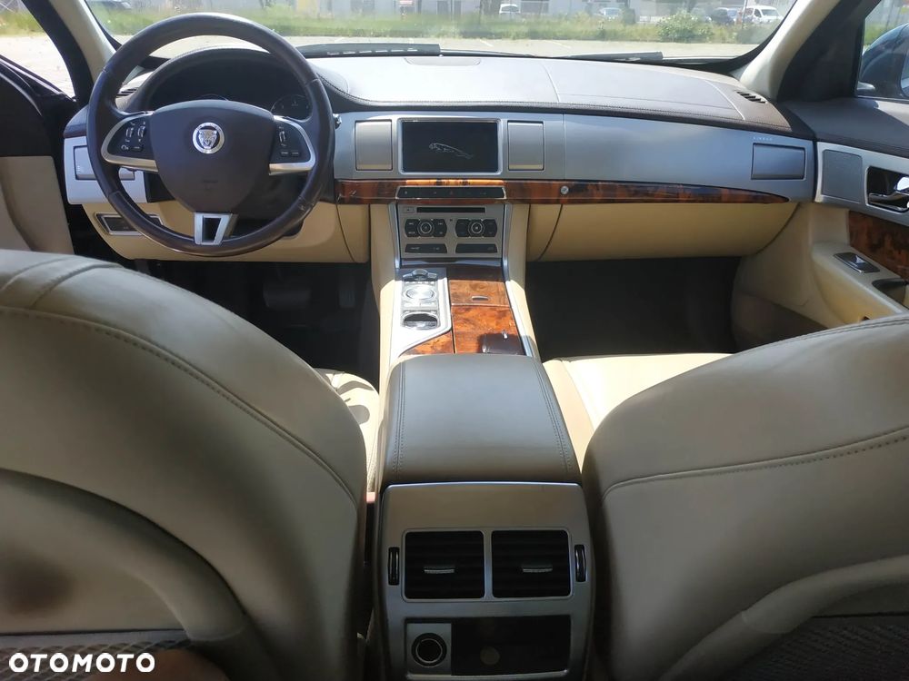 Jaguar XF 3.0 V6 D Luxury - 13
