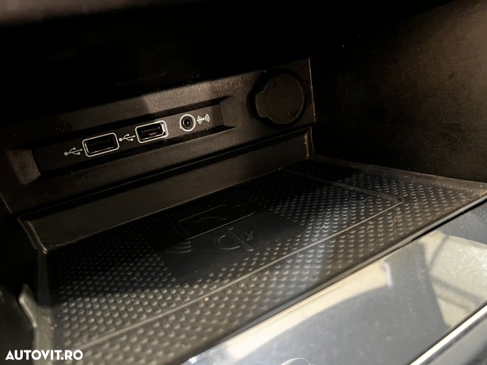 Volkswagen Tiguan - 32