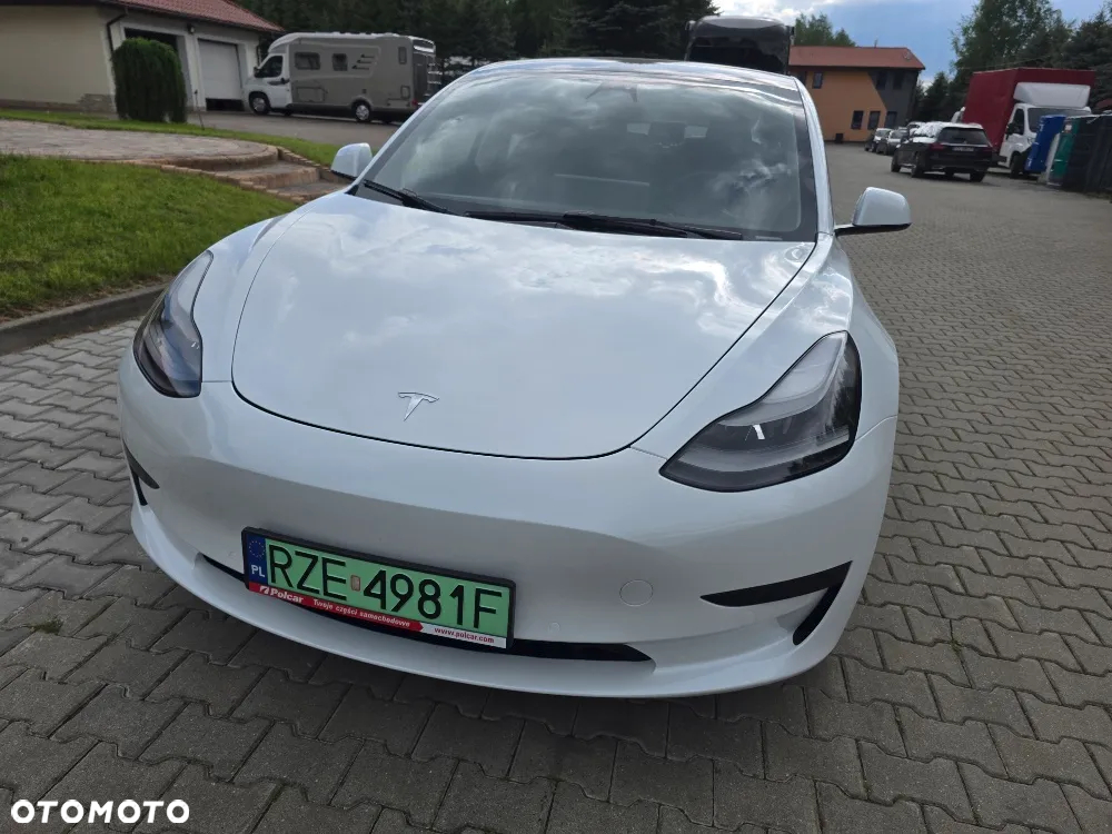 Tesla Model 3 - 5