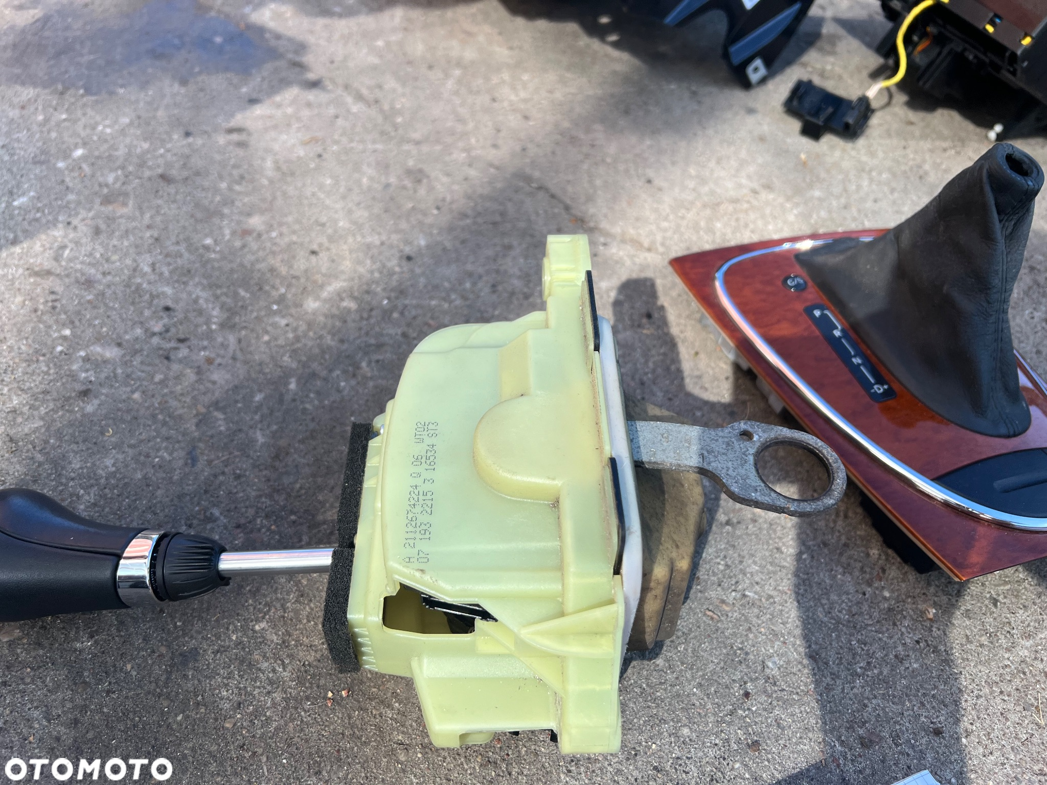 Schowek lewarek biegów dekor radio Mercedes w211 - 10