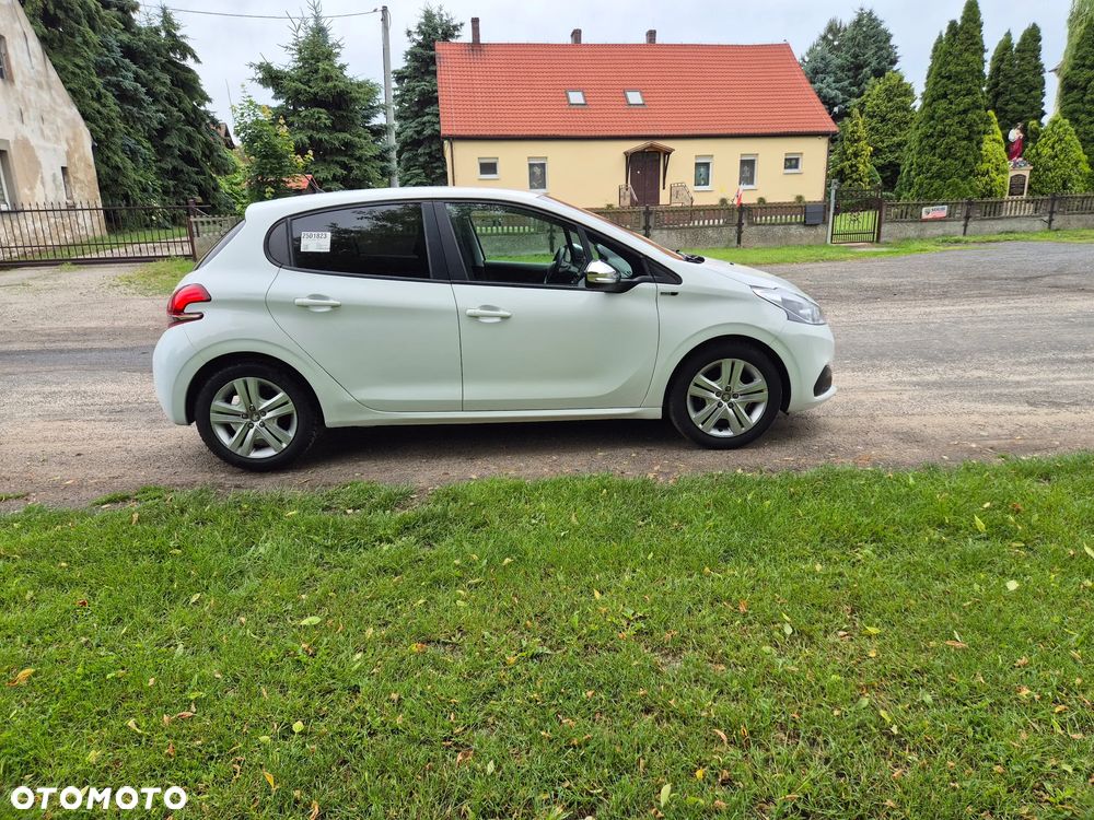 Peugeot 208 - 33
