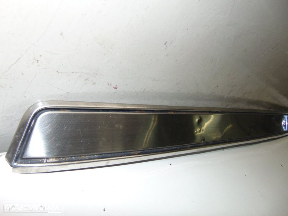 Renault antigo - friso de trás - 2