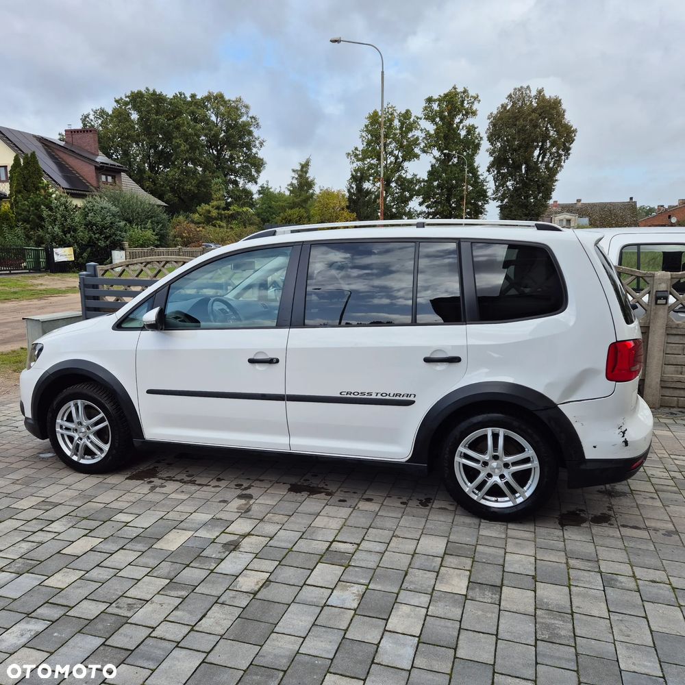 Volkswagen Touran - 4