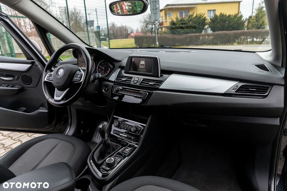 BMW Seria 2 218d - 26