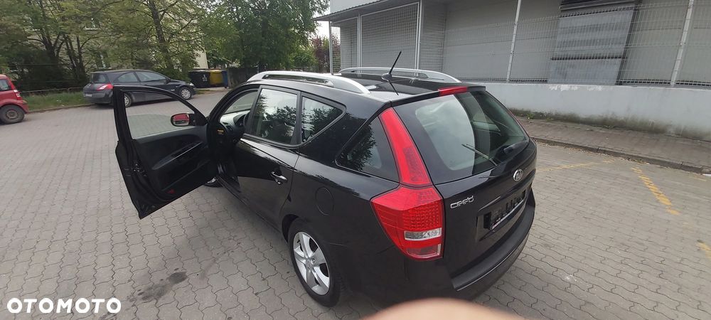 Kia Ceed 1.6 CVVT Dream-Team Edition - 11
