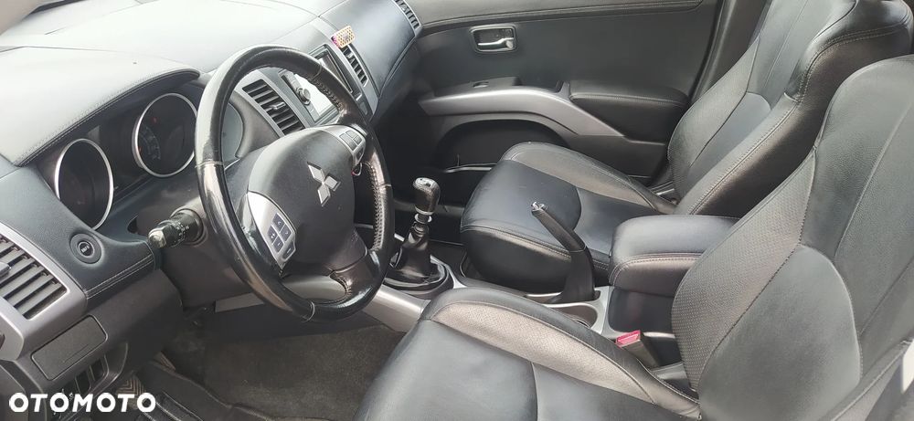 Mitsubishi Outlander - 8
