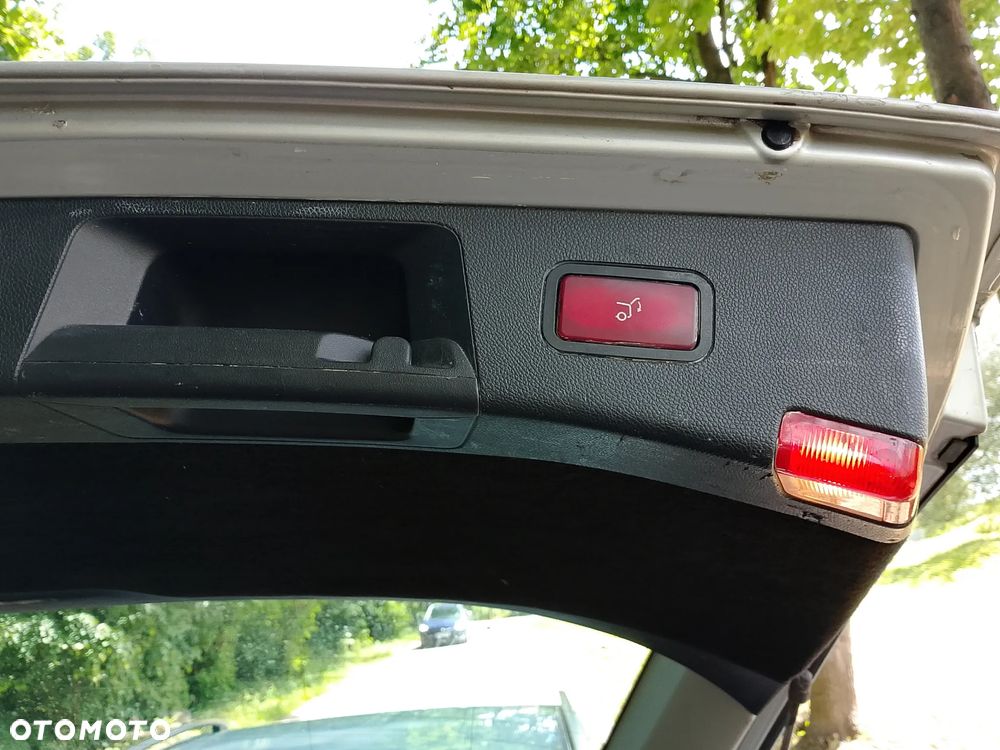 Mercedes-Benz Klasa E 250 CDI DPF BlueEFFICIENCY 7G-TRONIC - 15