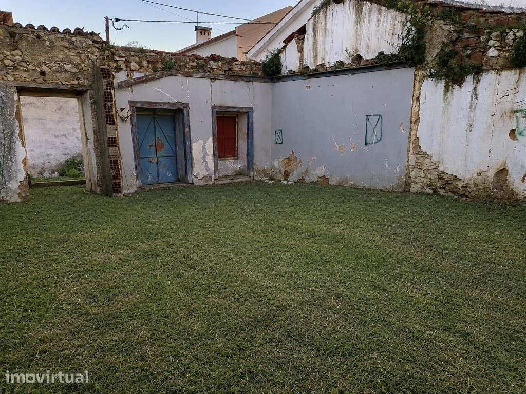 Ruínas com 2 terrenos rústicos em Tomar - Grande imagem: 4/14