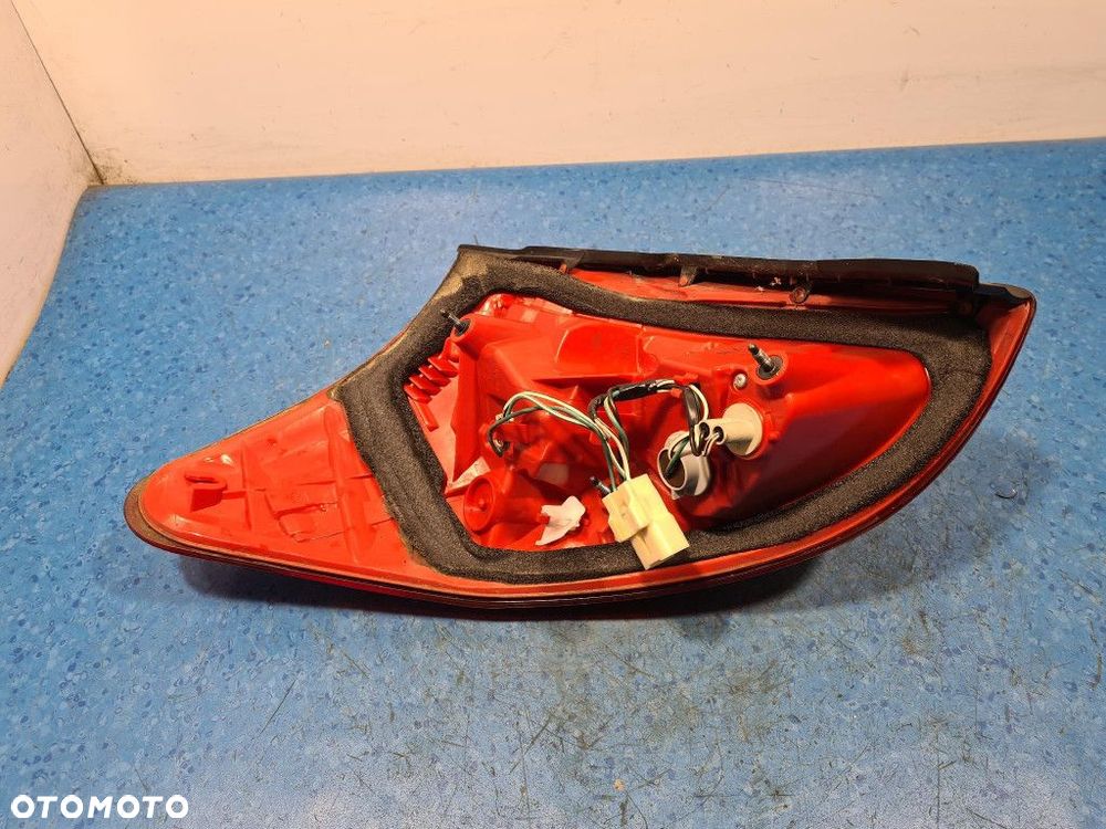 TOYOTA RAV4 III LAMPA TYŁ PRAWA ZEWNĘTRZNA - 8
