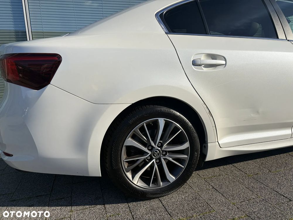Toyota Avensis 1.8 Prestige MS - 12