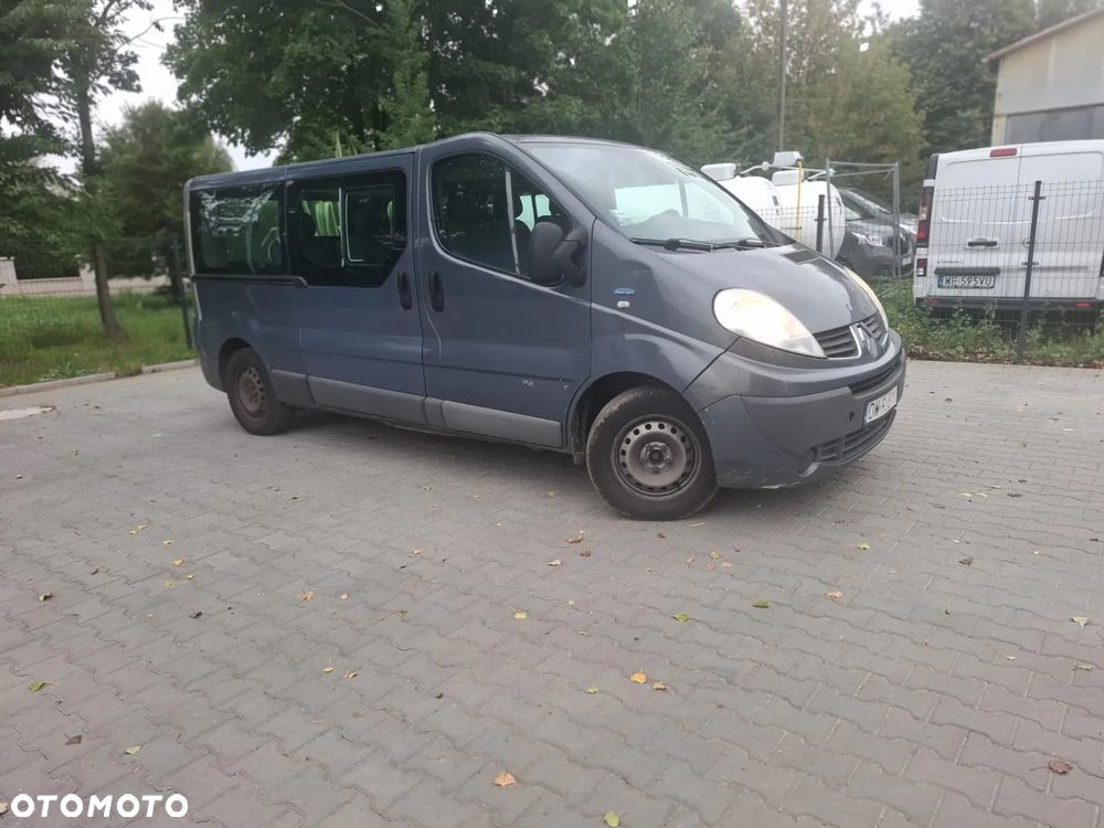 Renault Trafic Grand Passenger Black Edition - 4