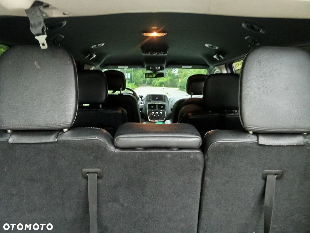 Dodge Grand Caravan - 13