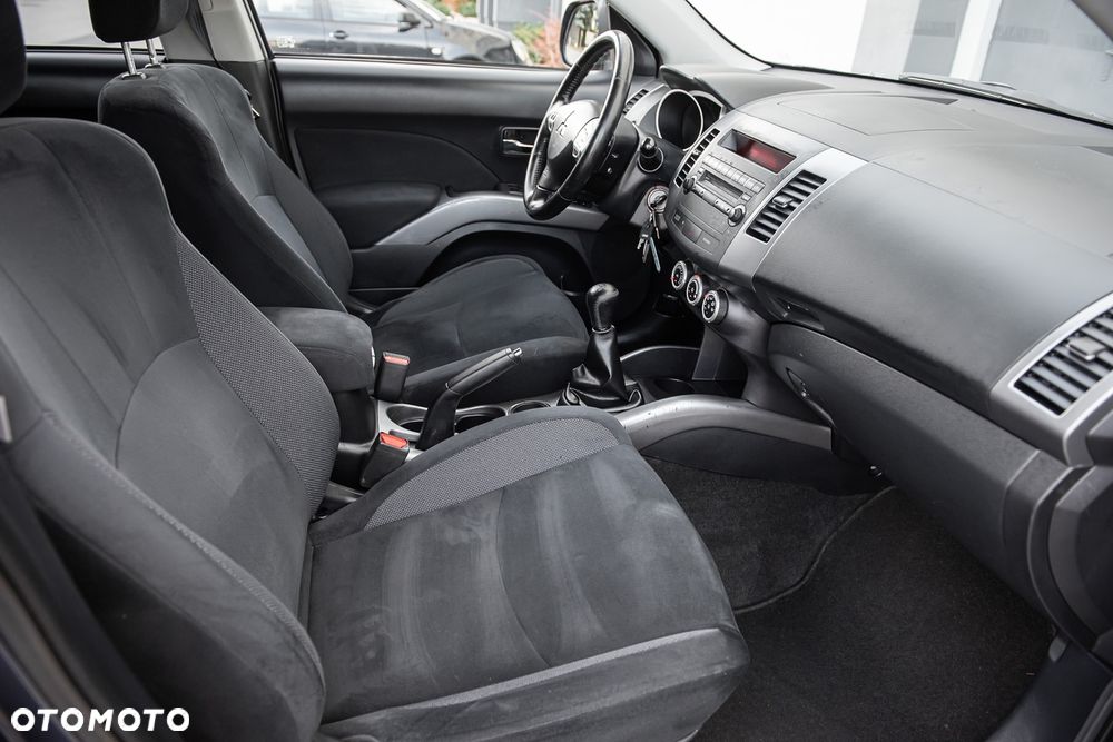 Mitsubishi Outlander - 26