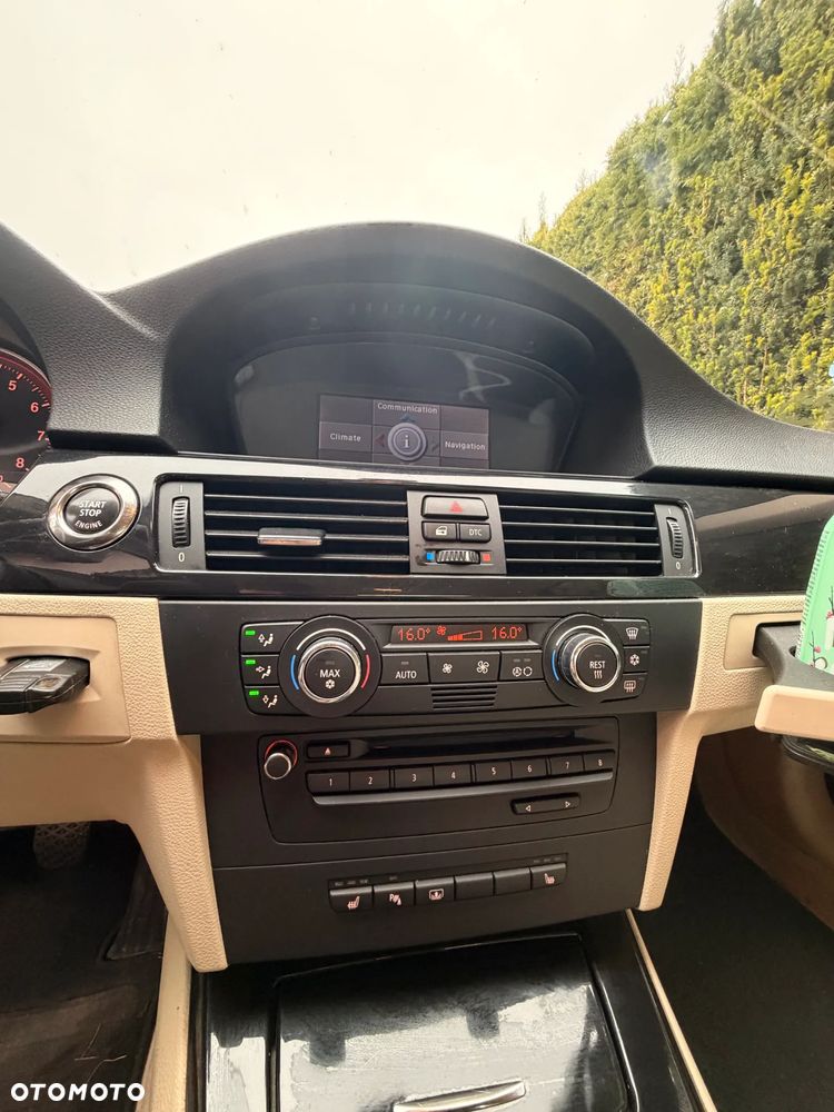 BMW Seria 3 330i - 23