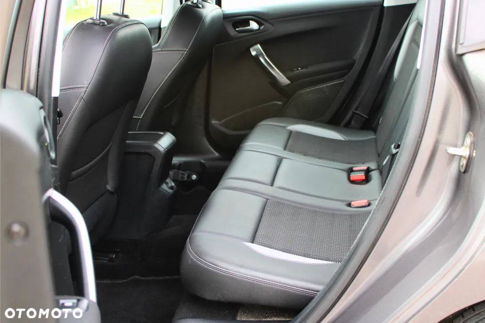 Peugeot 2008 1.6 e-HDi Allure S&S - 17