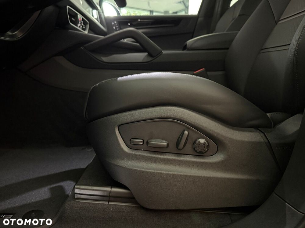 Porsche Cayenne - 21