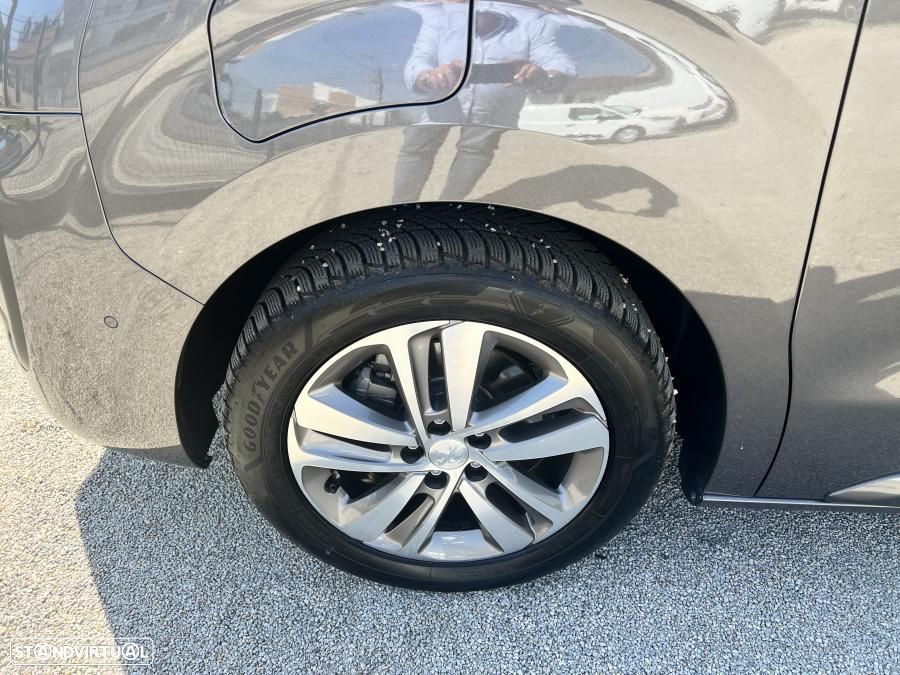 Peugeot e-Traveller L2 (75kWh) Allure - 14