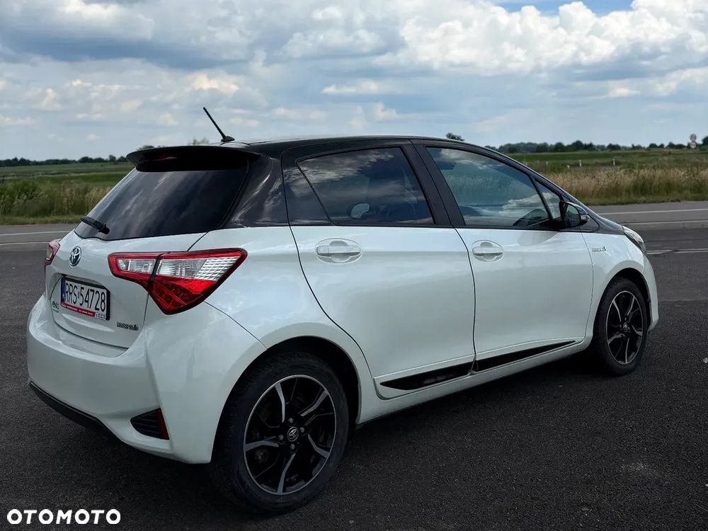 Toyota Yaris Hybrid 100 Premium - 3