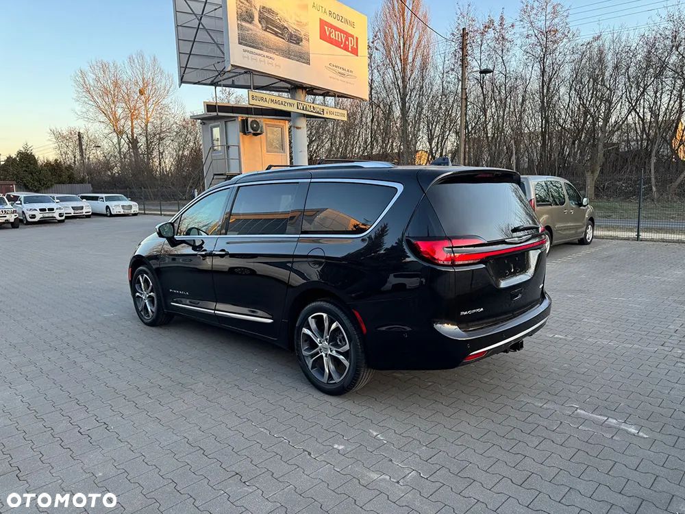 Chrysler Pacifica - 8