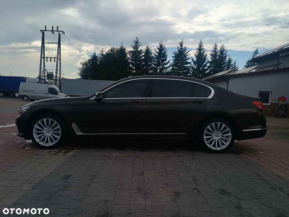 BMW Seria 7 740Li - 28