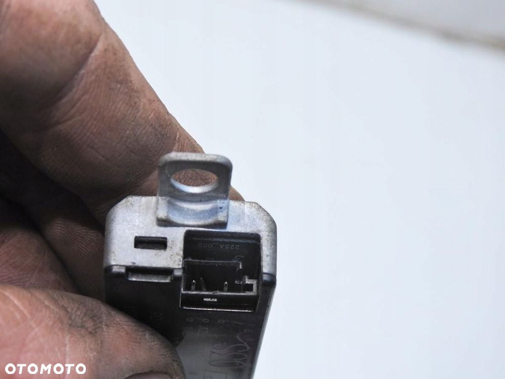 WZMACNIACZ ANTENY AUDI A6 C6 4F9035225A - 5