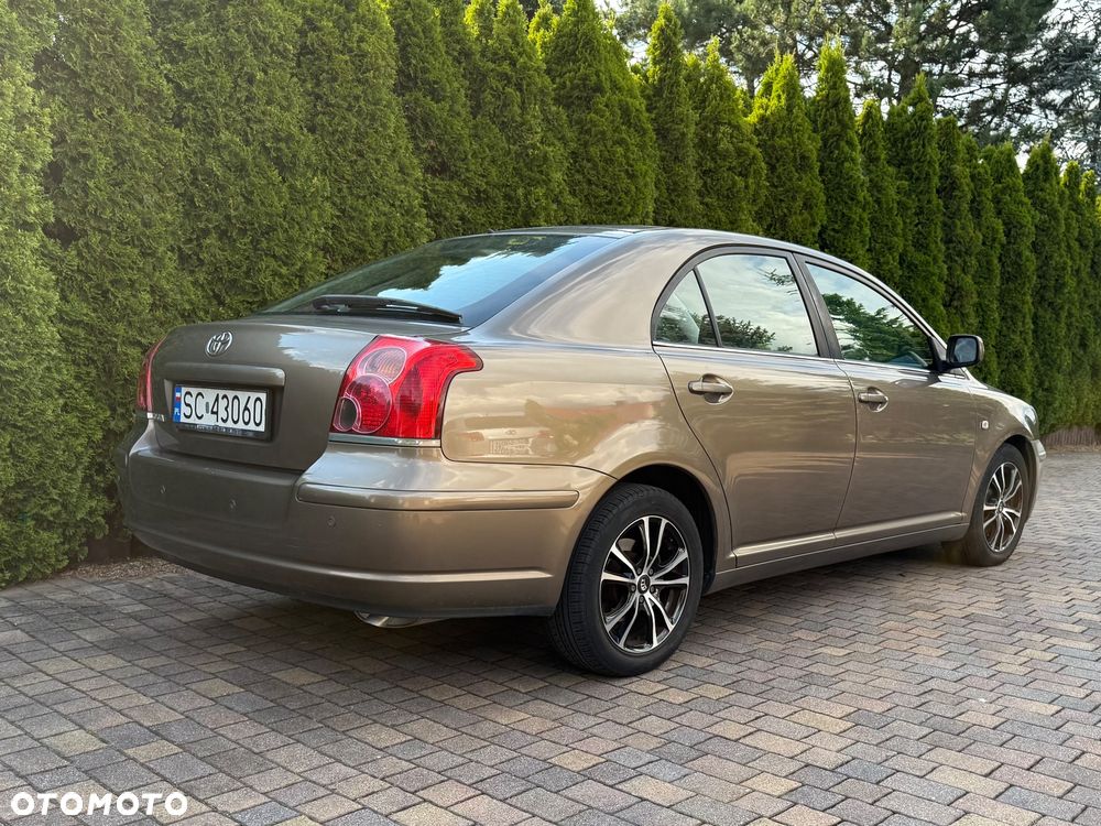 Toyota Avensis - 22