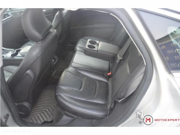 Ford Fusion - 24