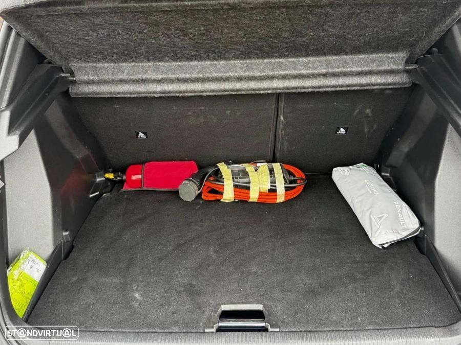 Peugeot e-2008 50 kWh GT Pack - 28