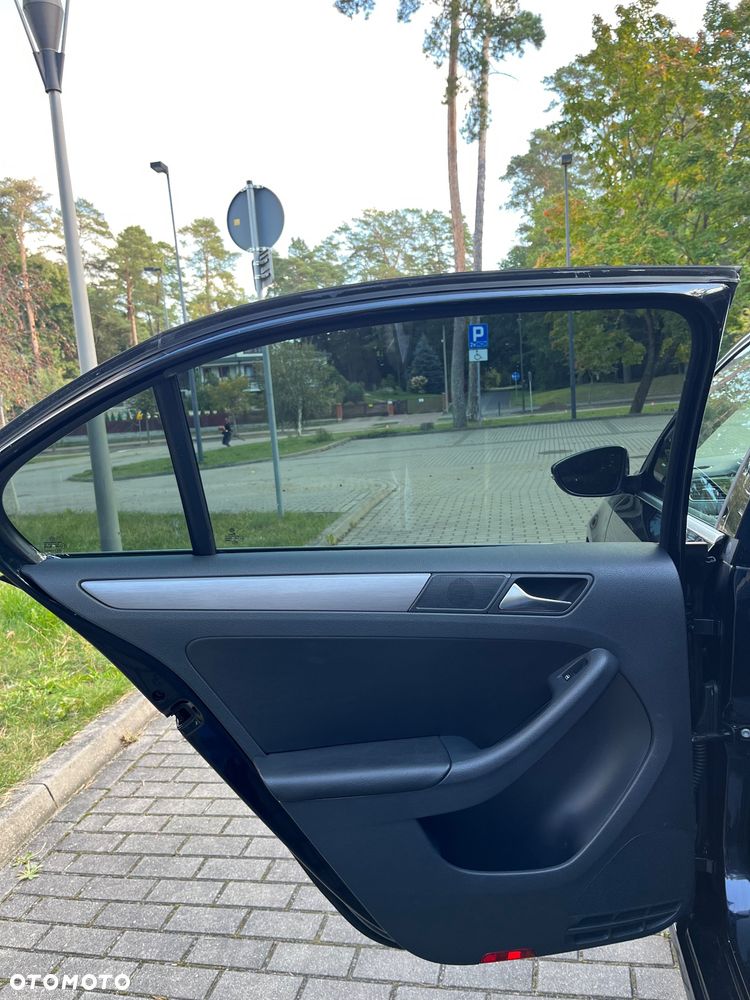 Volkswagen Jetta 2.0 TDI DPF DSG Trendline - 14