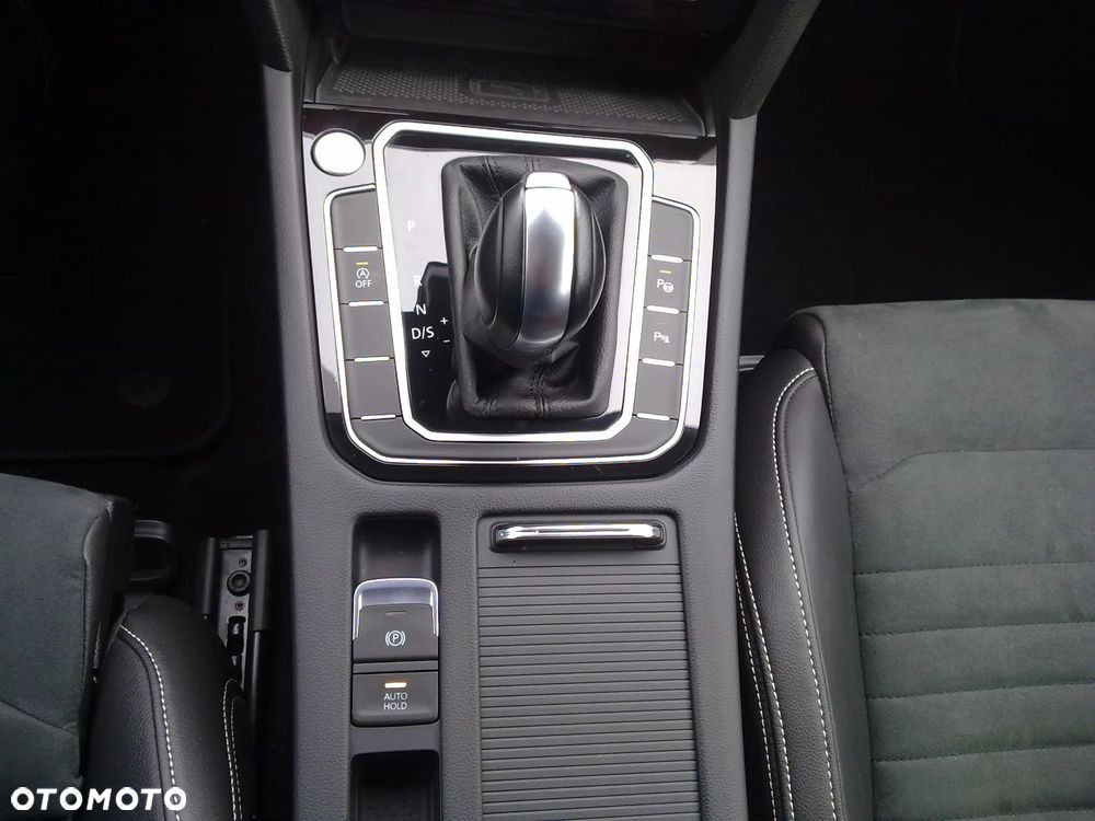Volkswagen Passat 2.0 TDI SCR Highline DSG - 30