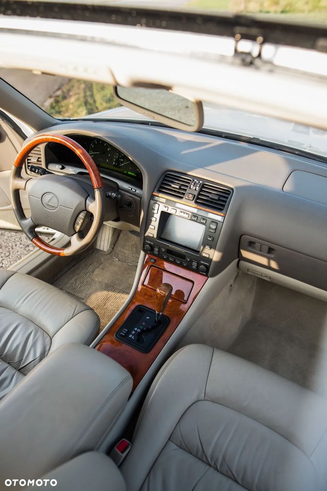 Lexus LS 400 - 13