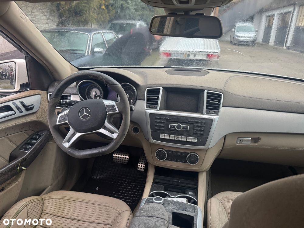 Mercedes-Benz ML - 14