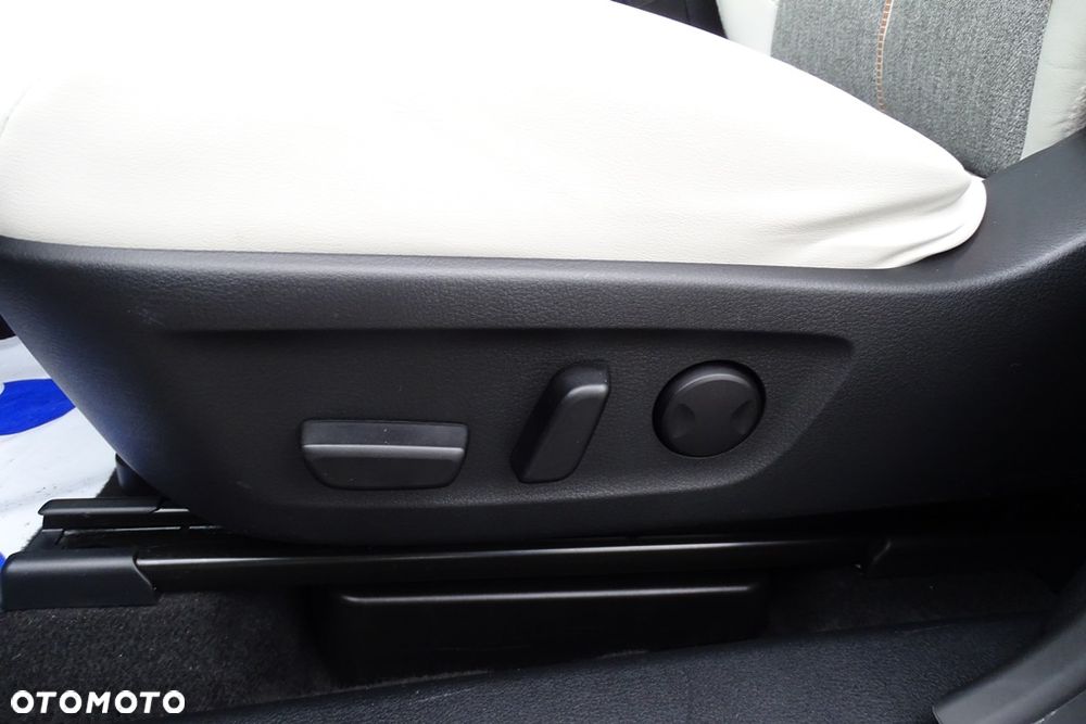 Mazda MX-30 e-SKYACTIV MAKOTO - 23